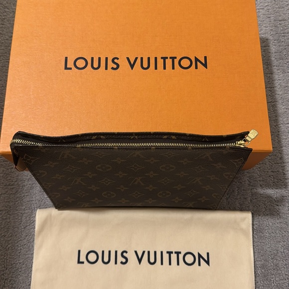 Louis Vuitton M47542 Toiletry Pouch 26 NWB - Picture 9 of 13